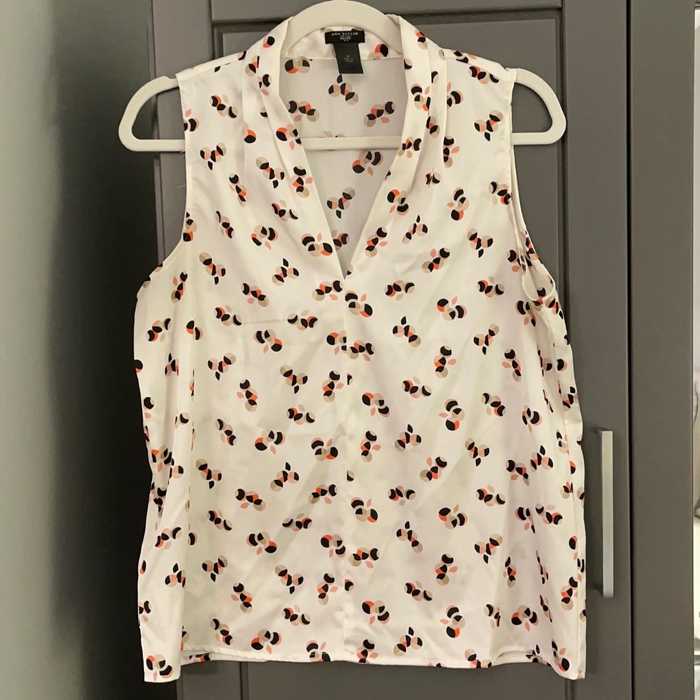 Ann Taylor V Neck Shell Tank